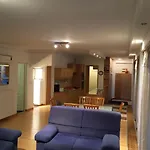 Mary Apartmanhaz דירה *