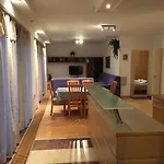 Mary Apartmanhaz