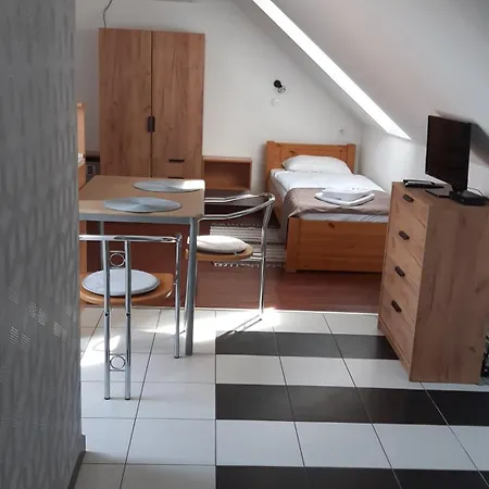 Mary Apartmanhaz *