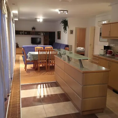 Apartment Mary Apartmanhaz Heviz