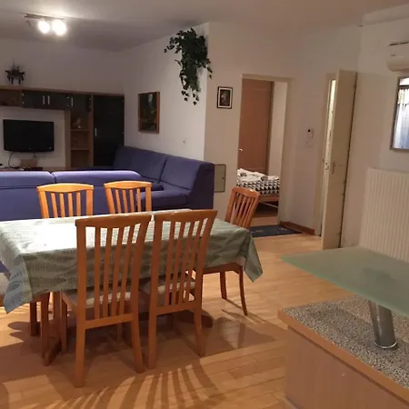 Mary Apartmanhaz Apartment