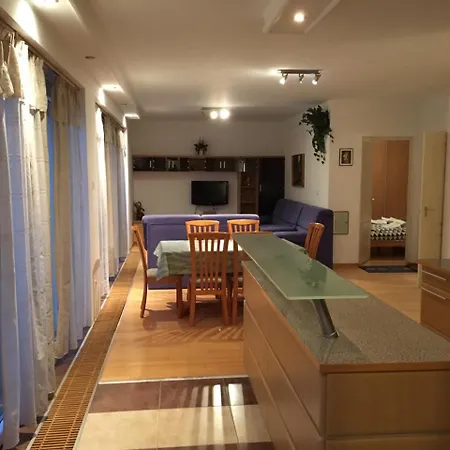 Mary Apartmanhaz