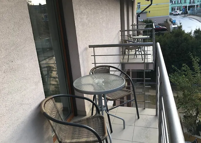 Mary Apartmanhaz アパート *